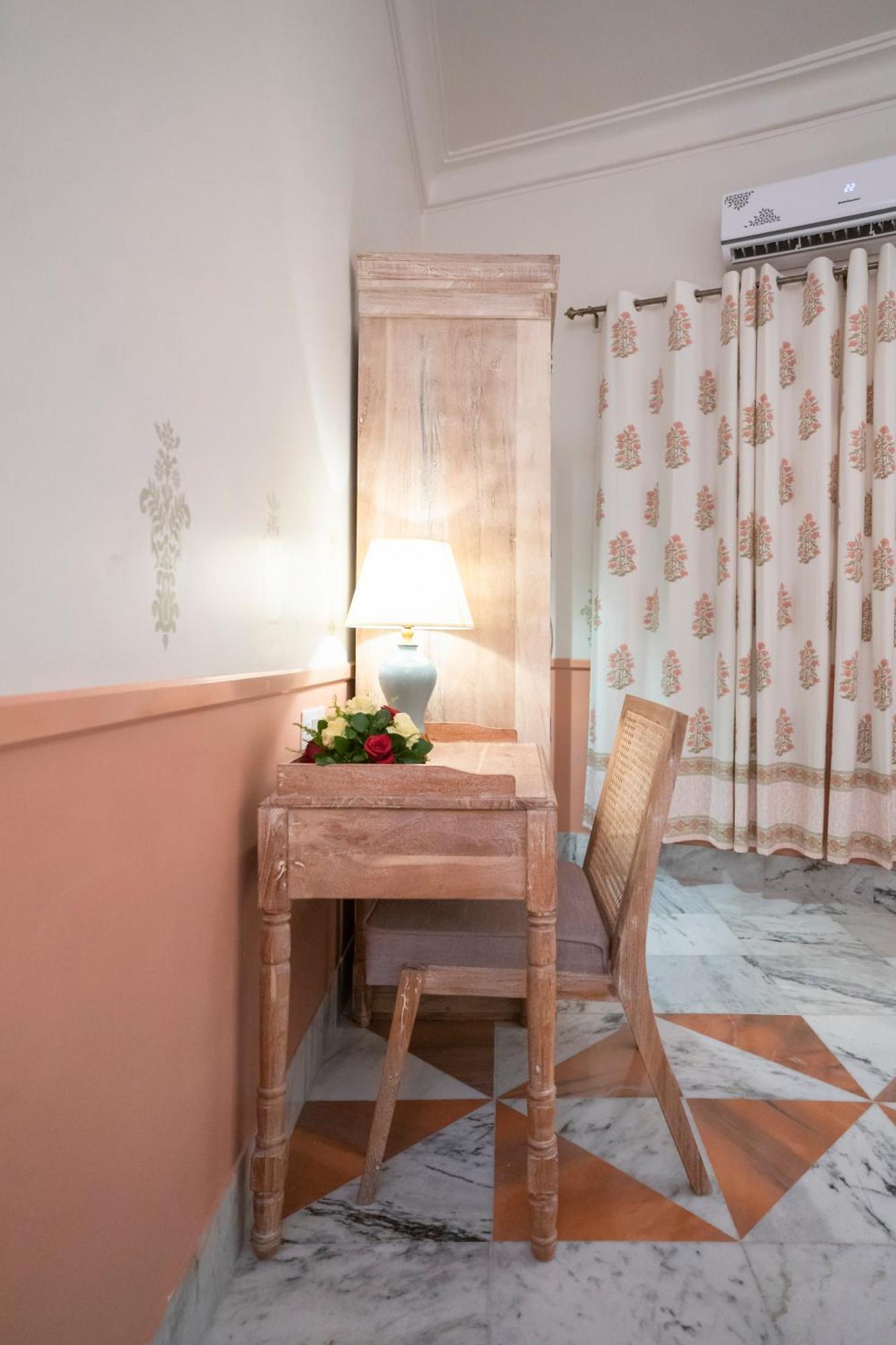 Dev Mahal - A Boutique Heritage Hotel Τζαϊπούρ Εξωτερικό φωτογραφία