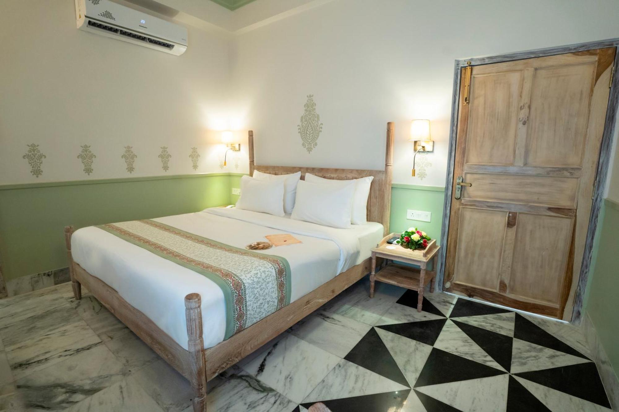 Dev Mahal - A Boutique Heritage Hotel Τζαϊπούρ Εξωτερικό φωτογραφία