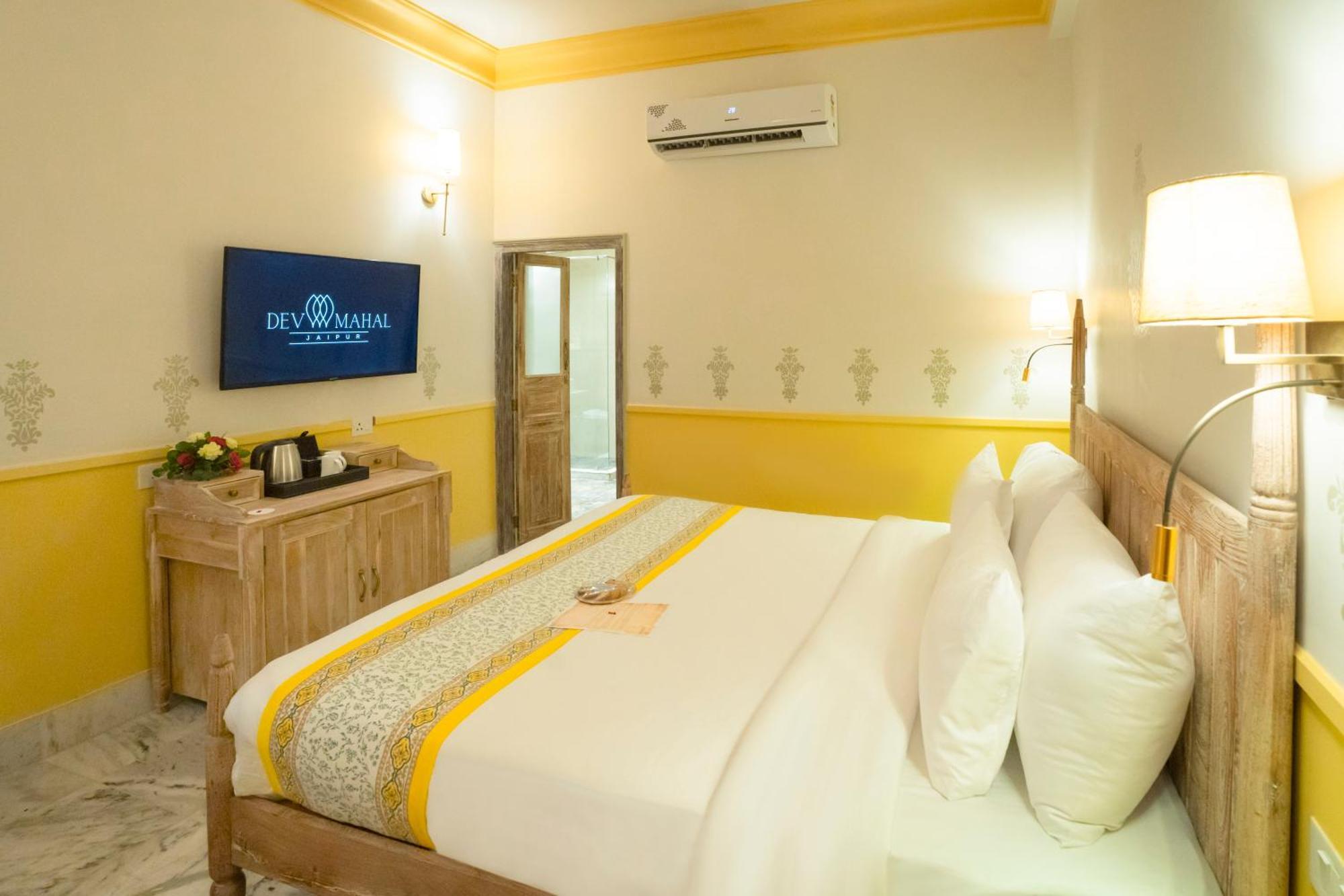 Dev Mahal - A Boutique Heritage Hotel Τζαϊπούρ Εξωτερικό φωτογραφία
