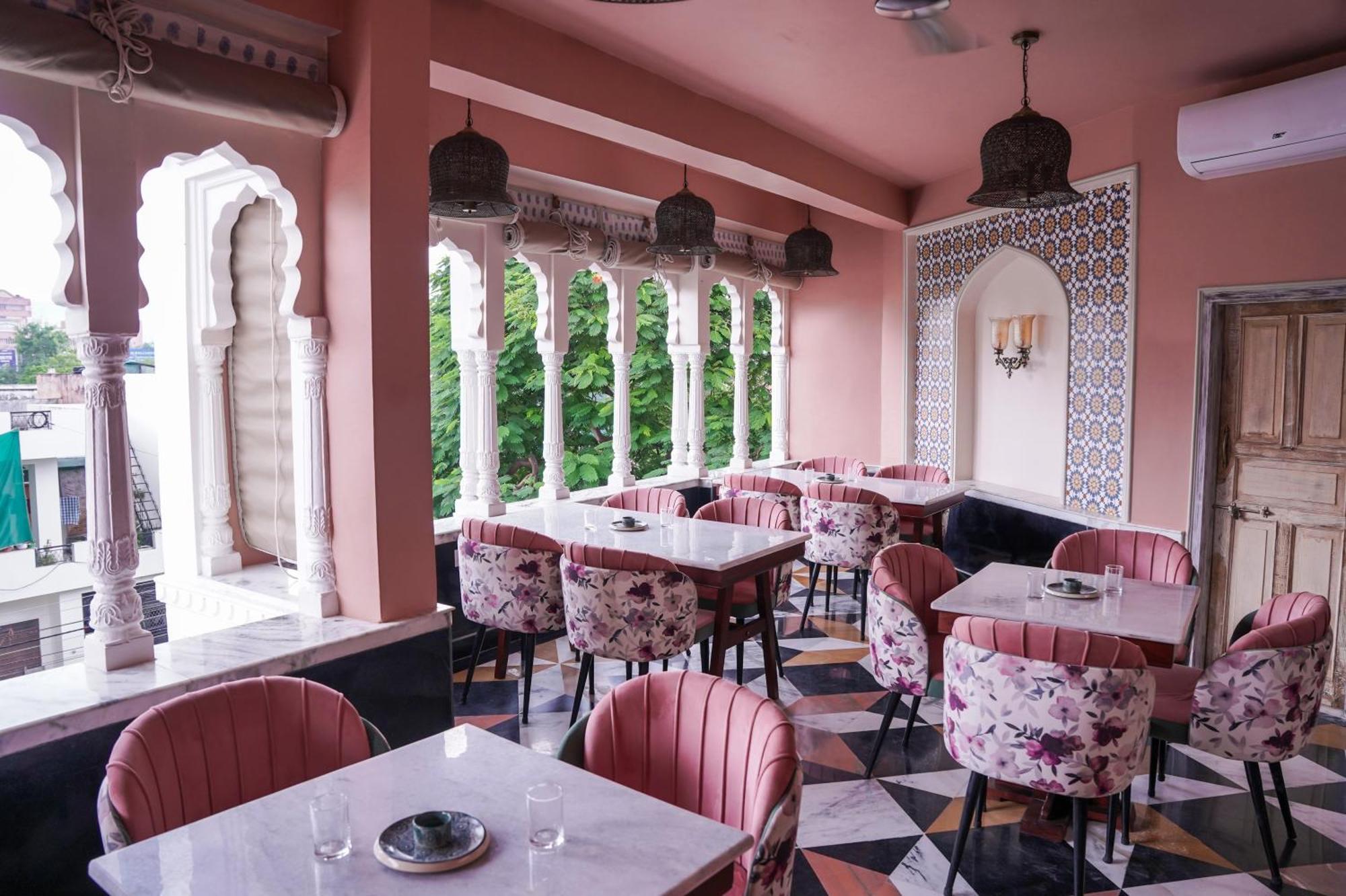 Dev Mahal - A Boutique Heritage Hotel Τζαϊπούρ Εξωτερικό φωτογραφία