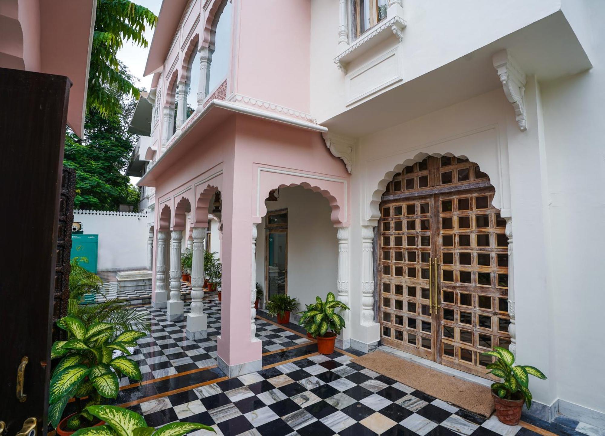 Dev Mahal - A Boutique Heritage Hotel Τζαϊπούρ Εξωτερικό φωτογραφία