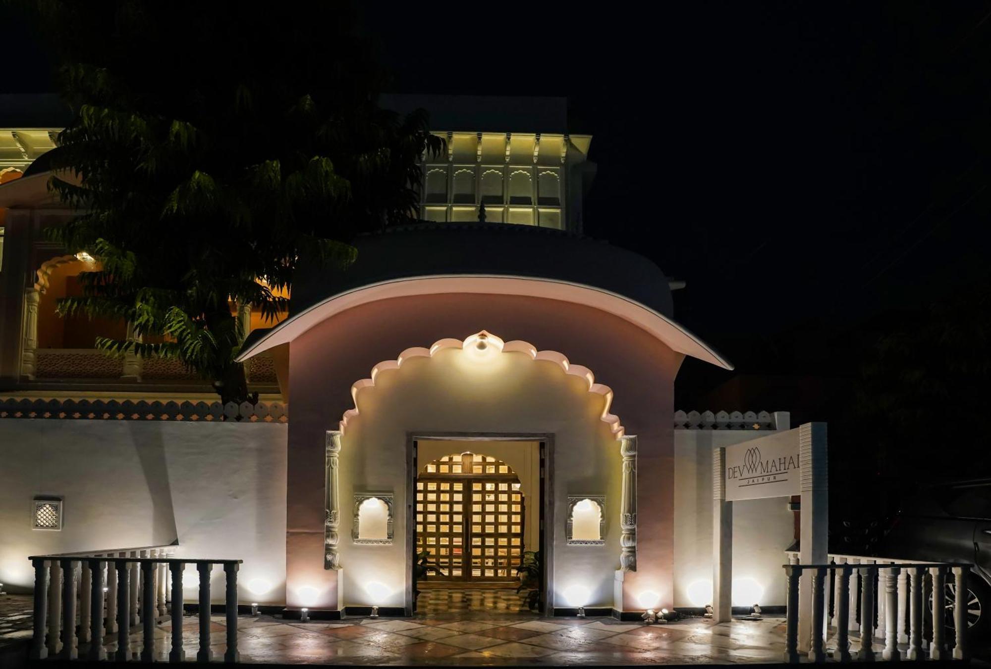 Dev Mahal - A Boutique Heritage Hotel Τζαϊπούρ Εξωτερικό φωτογραφία