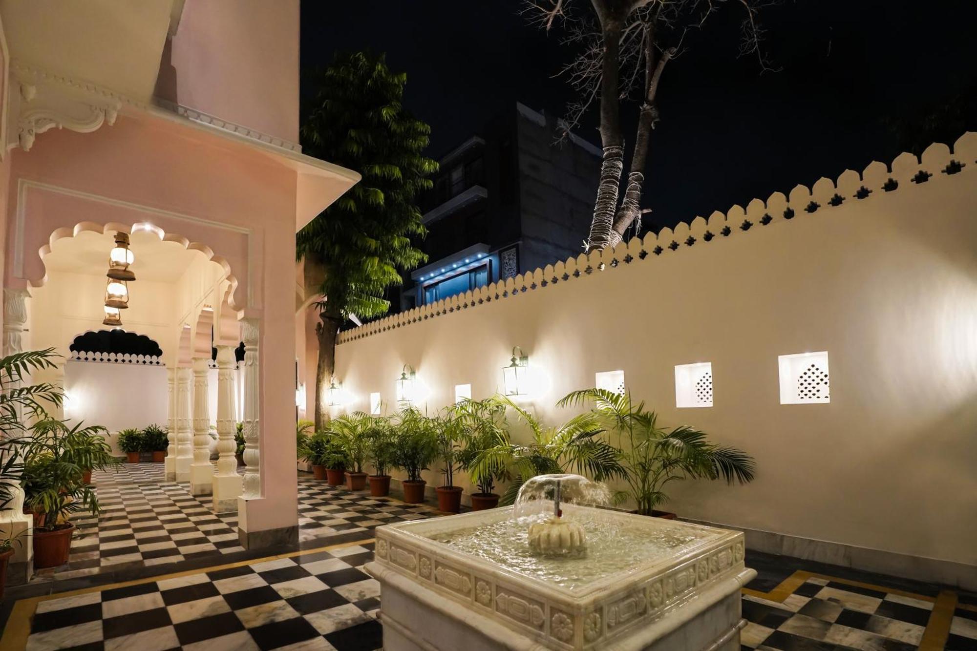 Dev Mahal - A Boutique Heritage Hotel Τζαϊπούρ Εξωτερικό φωτογραφία